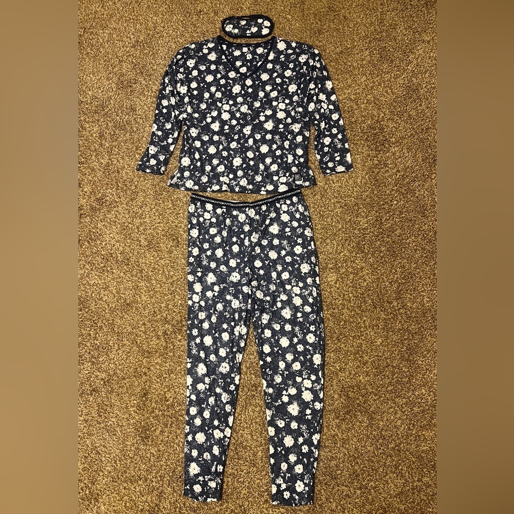 NWOT DKNY Pajama Set with sleep mask!